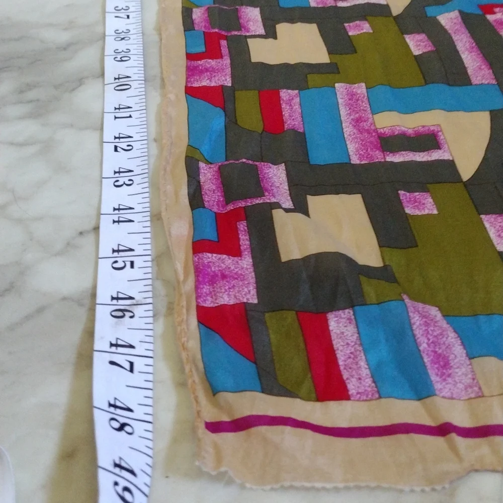 Elaine Gold scarf. - Picture 4 of 5